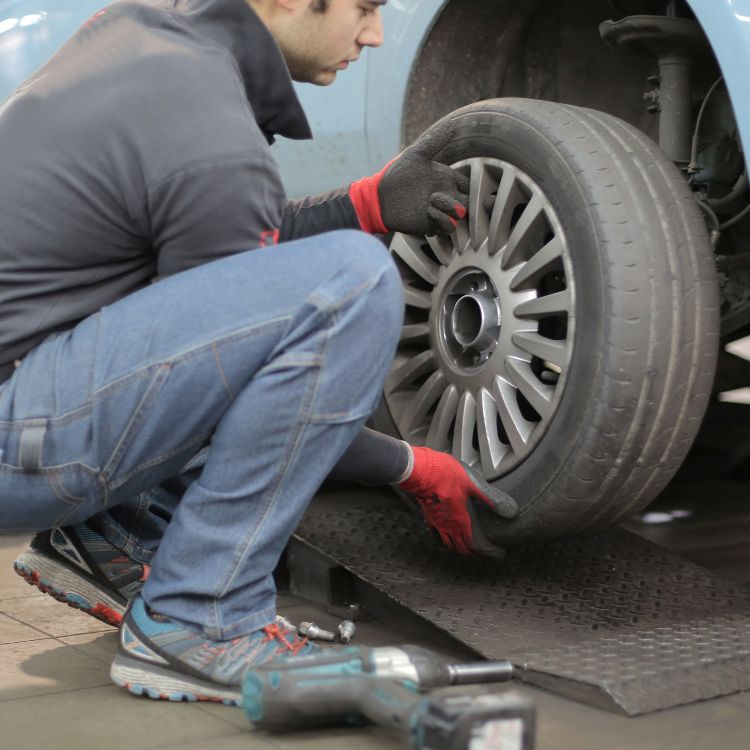 Car Inspection in batteryboostdubiacha changing the tyre